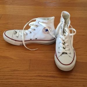White high-top Converse All Star Chuck Taylor